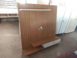 Painel para TV com Gaveta – 136x135 cm – Marrom – Excelente estado