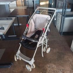 Carrinho de bebê Galzerano dobrável em ótimo estado